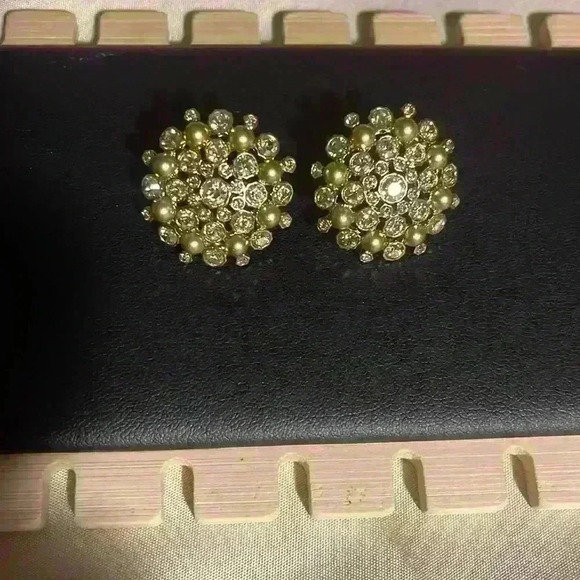 Givenchy Earrings - Picture 3 of 4